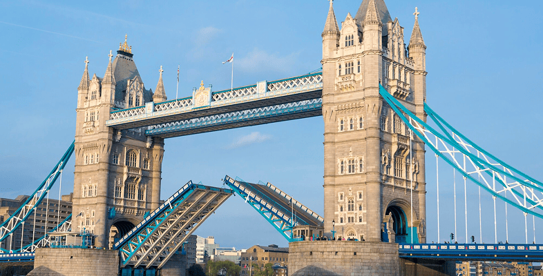 London sightseeing from an open-top bus